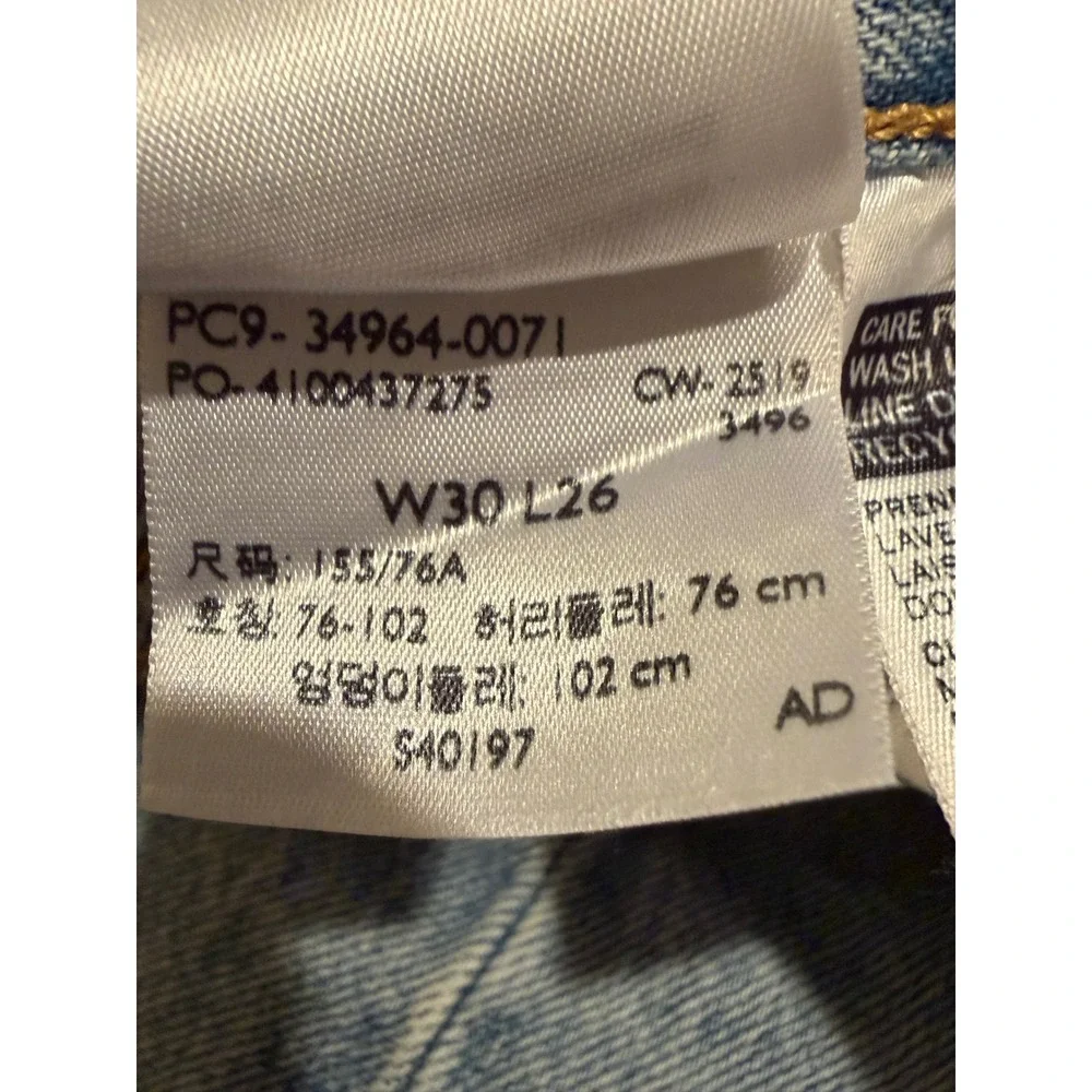 Levis Premium Wedgie Straight Jeans Light Wash Button Fly Denim Size 30